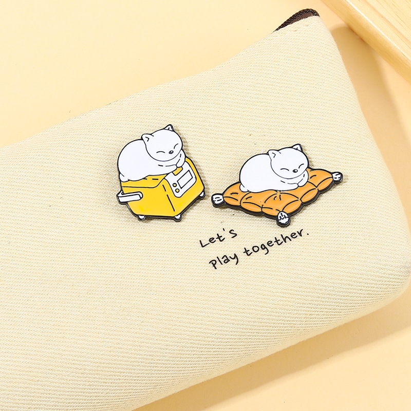 7g Weight Brooches Classification Casual, Daily Occasion Alloy Material Cat Pattern All Seasons Season Unisex Gender Stoving Varnish Design Cute Style Cute Pin Cat Alloy Stoving Varnish Unisex Brooches 7