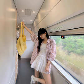 韩版休闲粉格衬衫女2025春夏新款设计感小众翻领长袖上衣外穿
