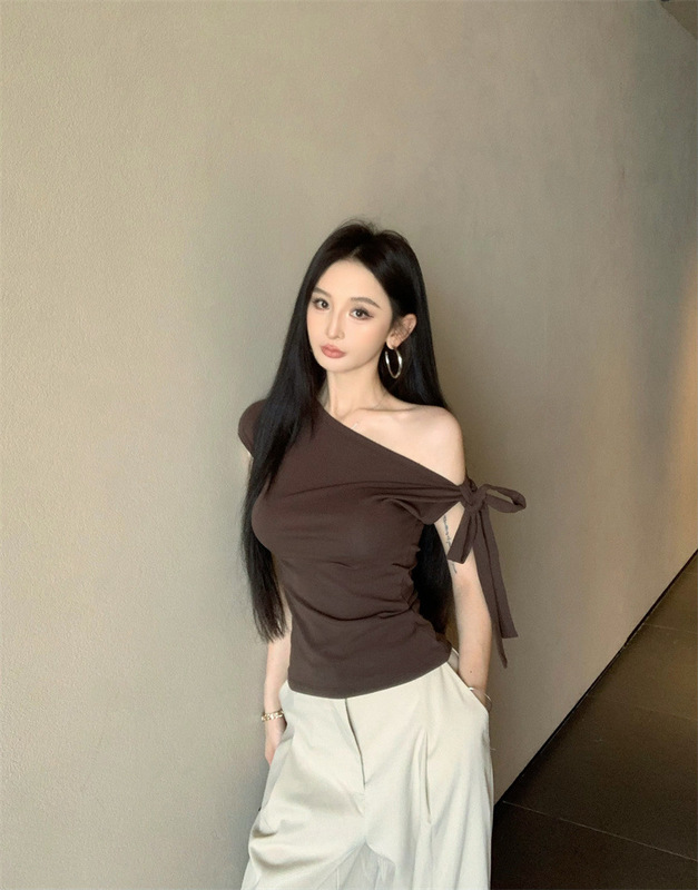 秋のツーピースセット、高級感のある斜め肩トップス、ストラップ付きオフショルダー半袖Tシャツ、女性用ワイドレッグスーツパンツスーツ|undefined