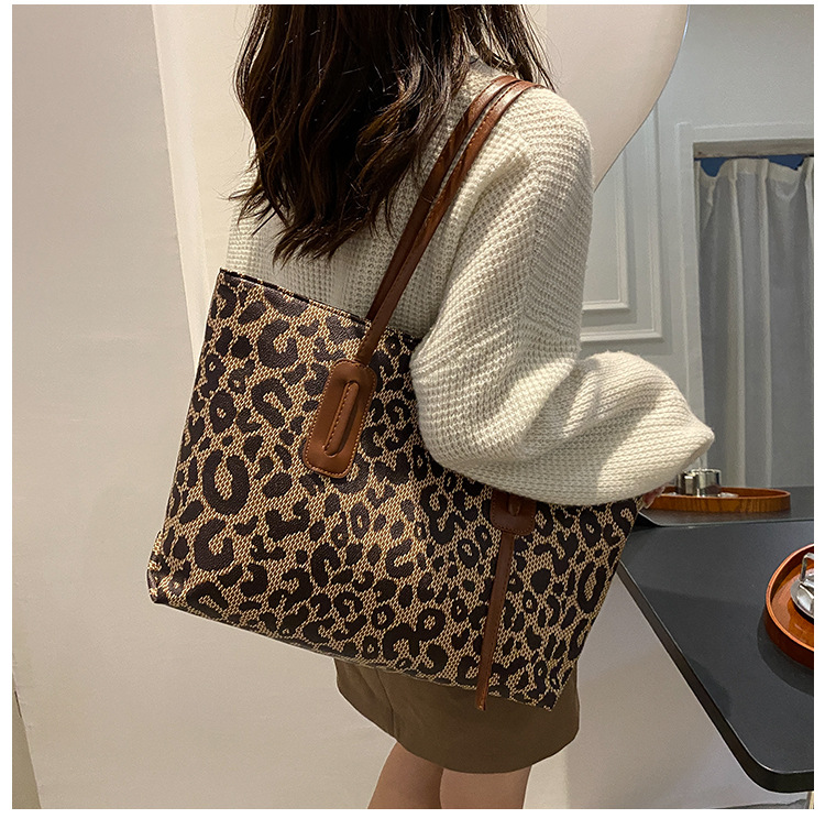 Women's Large Pu Leather Leopard Vintage Style Zipper Tote Bag display picture 24