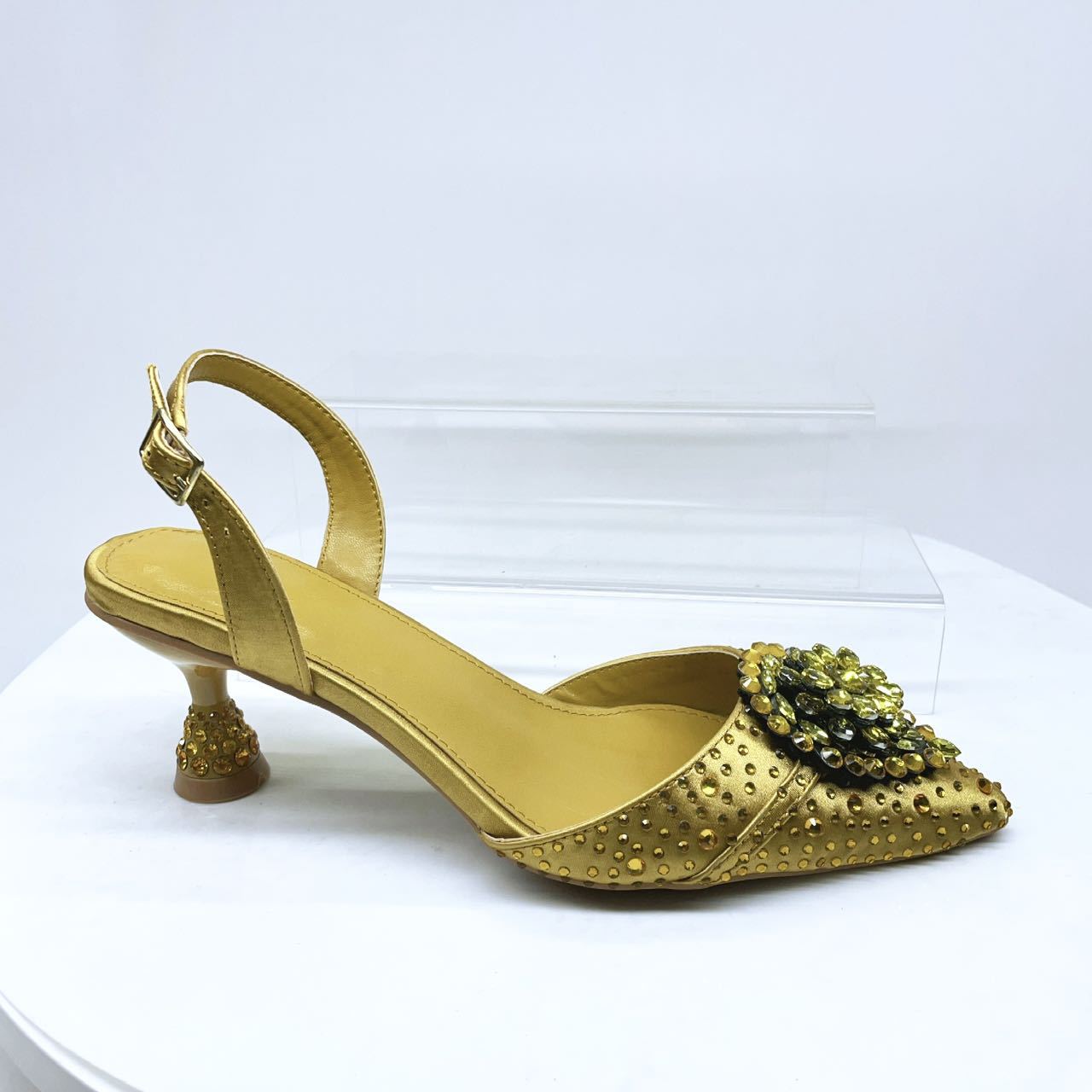 Selección estricta de zapatos de estilo italiano nuevos tacones delgados sandalias de bodas banquete de diamante puntuales zapatos de mujer