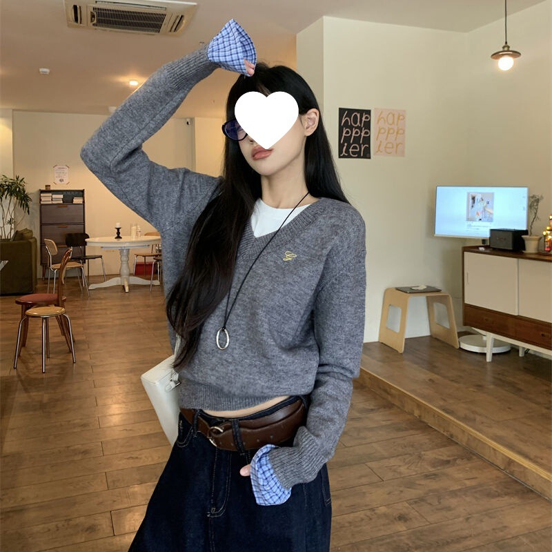 High-End and Super Nice-Looking Knitted Knitwear Tops for Women 2025 Gray Super Hot Age-Reducing Collar Unique and Beautiful High-End and Super Nice-Looking Knitted Knitwear Tops for Women 2025 Gray Super Hot Age-Reducing Collar Unique and Beautiful
