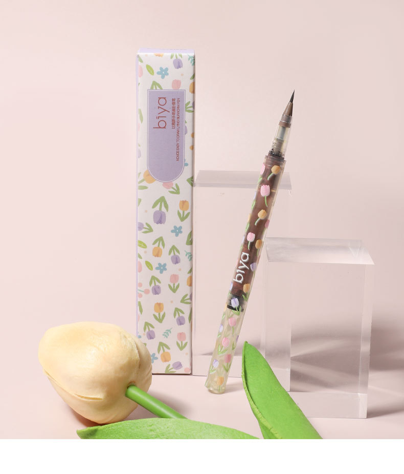 Biya's ultra-fine eyeliner liquid pen is waterproof, sweat-proof, and does not smudge brown. It dries quickly and leaves a shadow undefined