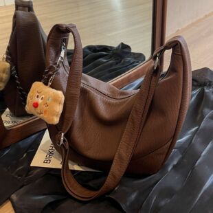Large Capacity Bag Women's 2024 New Autumn and Winter Vintage All-match Crossbody Bag Stylist Commuter Shoulder Dumpling Bag Trendy Bag