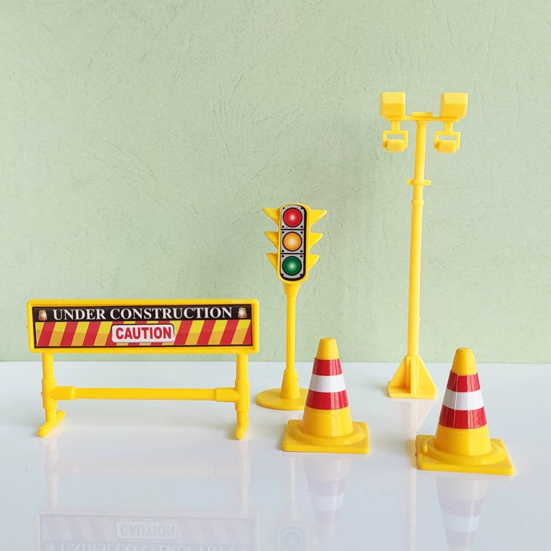 Набор игрушек из 5 предметов: дорожные знаки, светофоры, дорожные барьеры, можно сочетать с строительной техникой и пожарными машинами, только для трансграничных продаж.