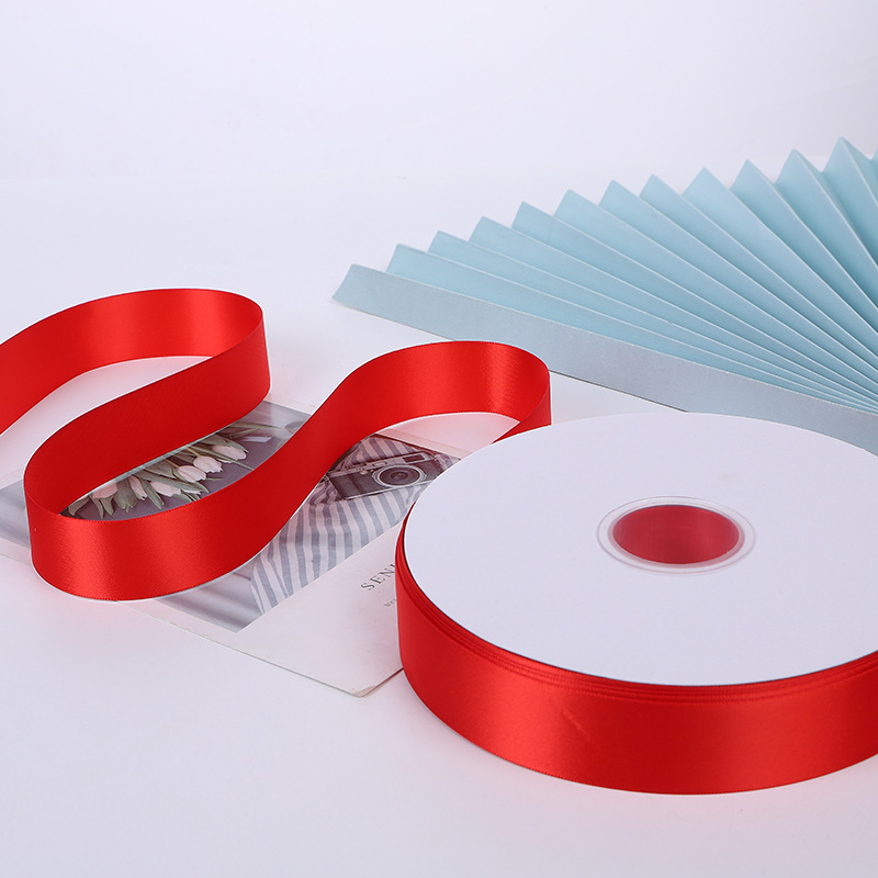 Suministro directo de fábrica de alta densidad de un solo lado de poliéster cinta de embalaje flor cinta decoración de la boda brillante Cinta Roja al por mayor