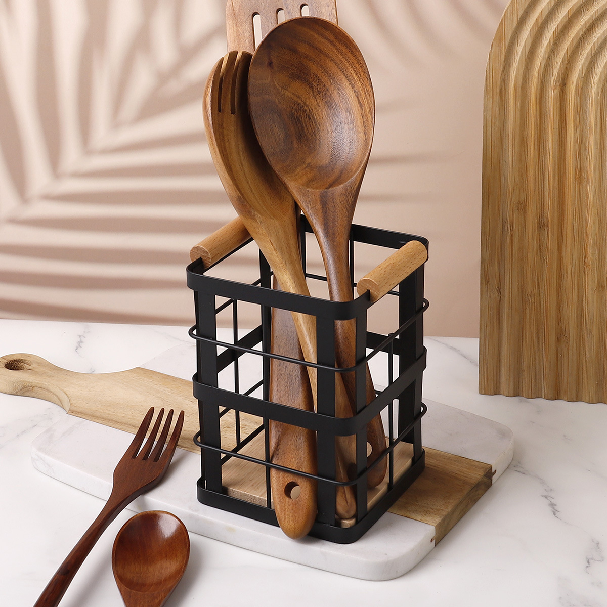 Venta caliente de cubierta de cocina cuchillos y tenedores cubiertos de almacenamiento estante de herramientas de cocina canasta de hierro forjado papelería oficina almacenamiento lápiz