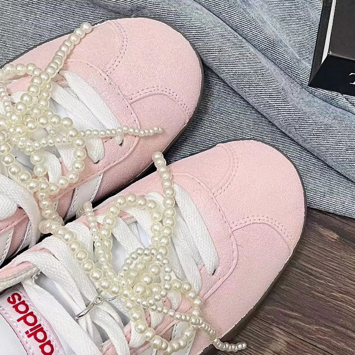 Ins rosa perla botón de arco zapatos flordiy beaded ballet zapatos de skate de niña botón de zapato adornamiento colgante