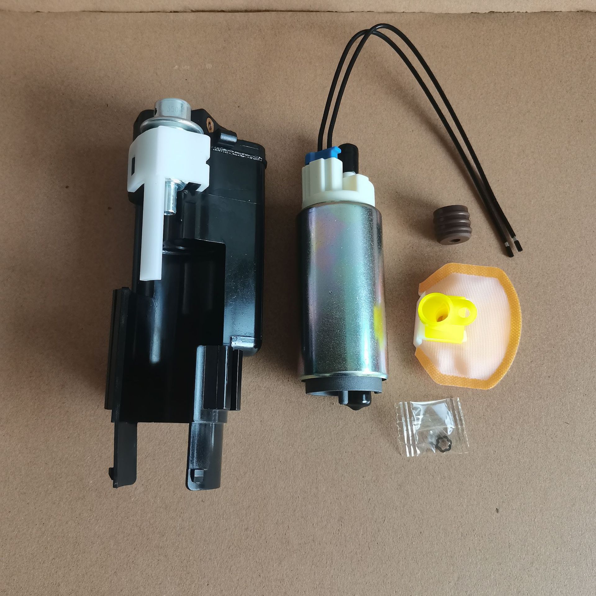 In-Stock Wholesale 1541024Fb0 Suitable for Suzuki Motorcycle Gasoline Filter Element Gasoline Filter Fuel Pump