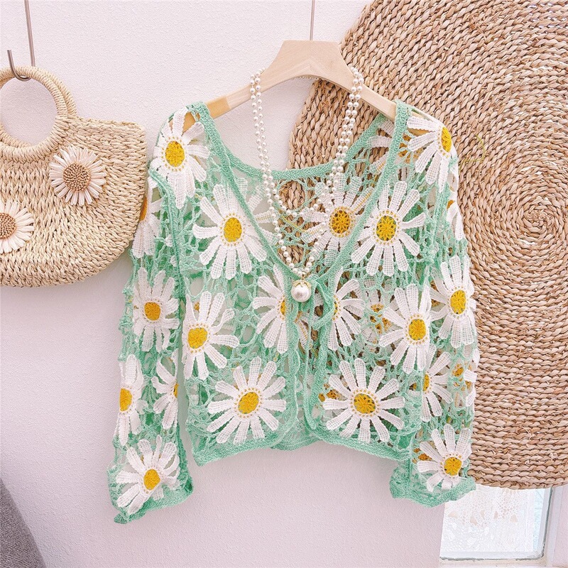 Korean-style hollowed-out sweet and elaborate daisy V-neck tie-up short knit cardigan, summer sexy long-sleeve jacket for hot girls Korean-style hollowed-out sweet and elaborate daisy V-neck tie-up short knit cardigan, summer sexy long-sleeve jacket for hot girls