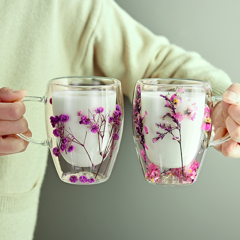 Caneca de vidro parede dupla resistente ao calor com flores secas_voghion.com