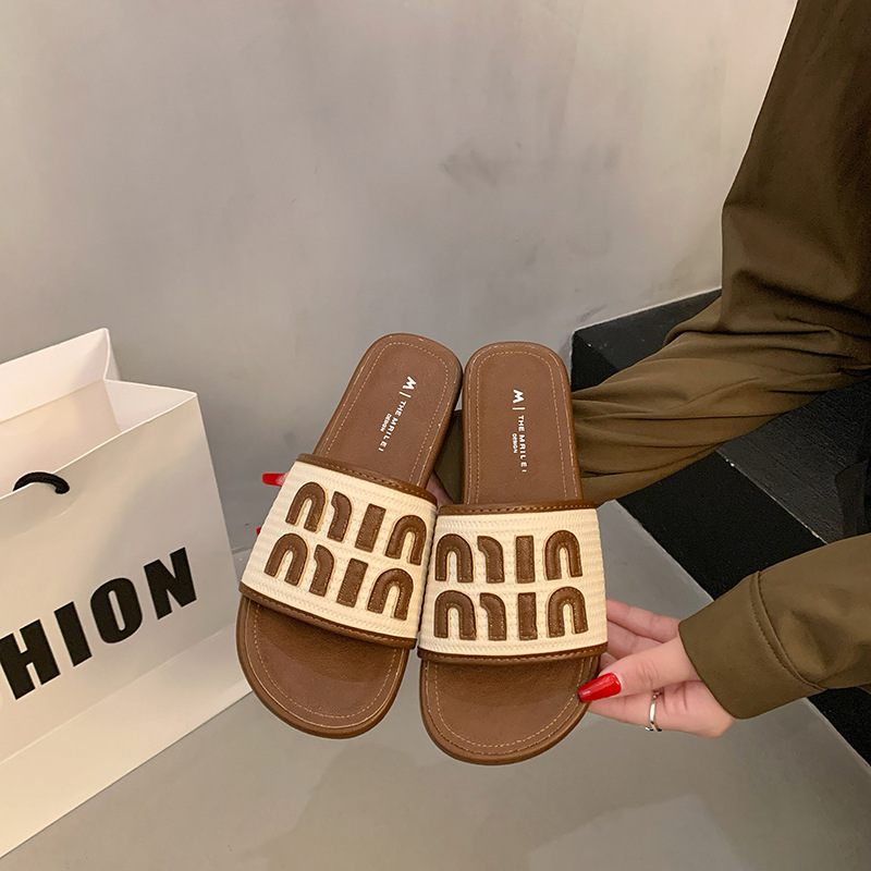 Zapatillas de playa para mujeres nuevas zapatillas frías de moda para mujeres zapatillas de verano