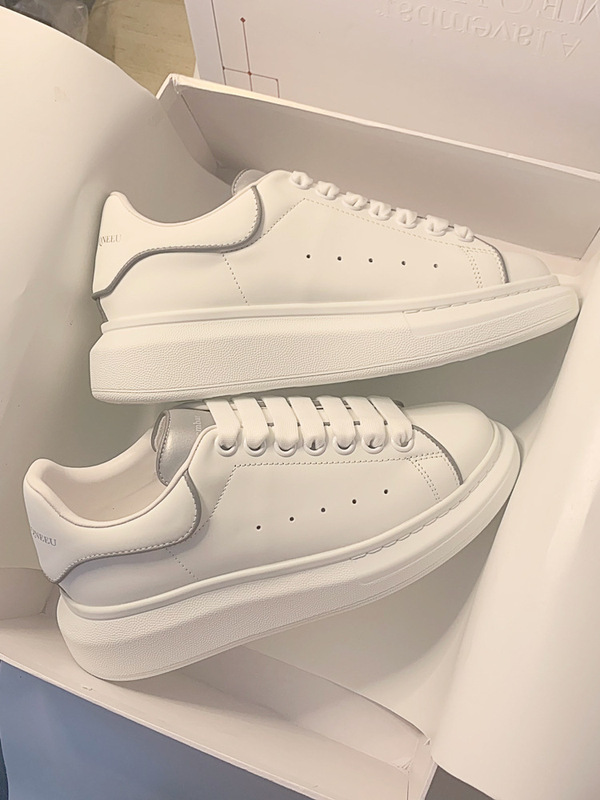 McQueen White Shoes Women's 2022 New Fall/Winter fleece-lined Thick-soled Increased Sports Casual Shoes Leather Single Shoes