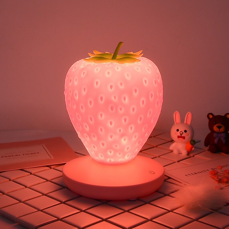 創意的な家庭のイチゴの小夜灯usb充電ベッドの頭の装飾の雰囲気のランプの新しい奇抜なledシリコンの目の電気スタンド|undefined