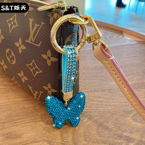 Creative exquisite diamond butterfly keychain, embellished with diamonds, for women, cute and fashionable, delicate keychain with bag hook, car ornament