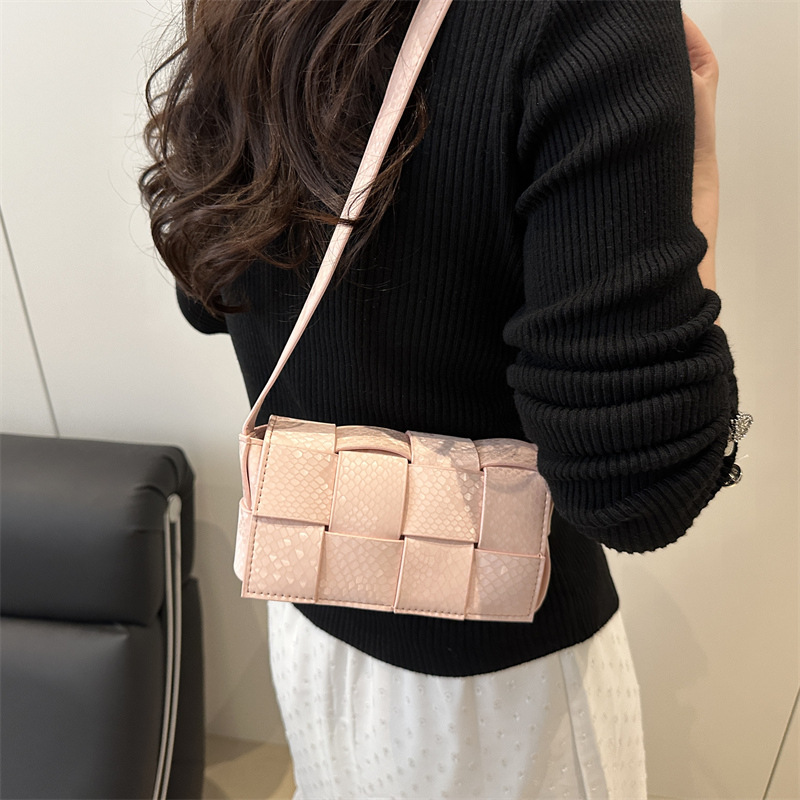 2025 nueva moda de moda simple personalidad de verano estilo extranjero diseño de nicho casual bolso pequeño bolso de hombro