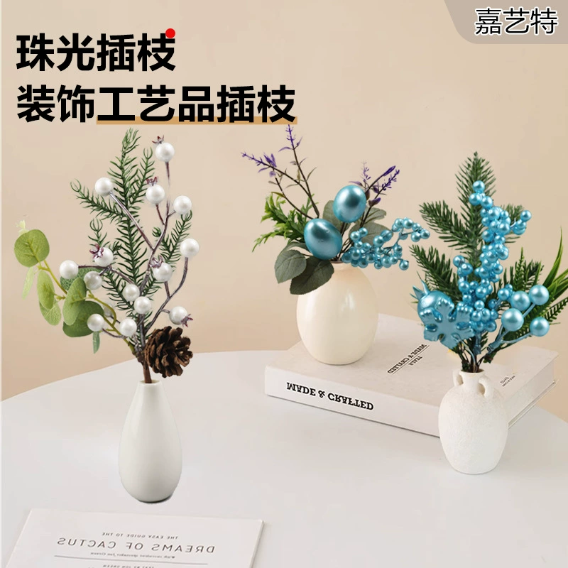Сосновые ветки с шишками декор
