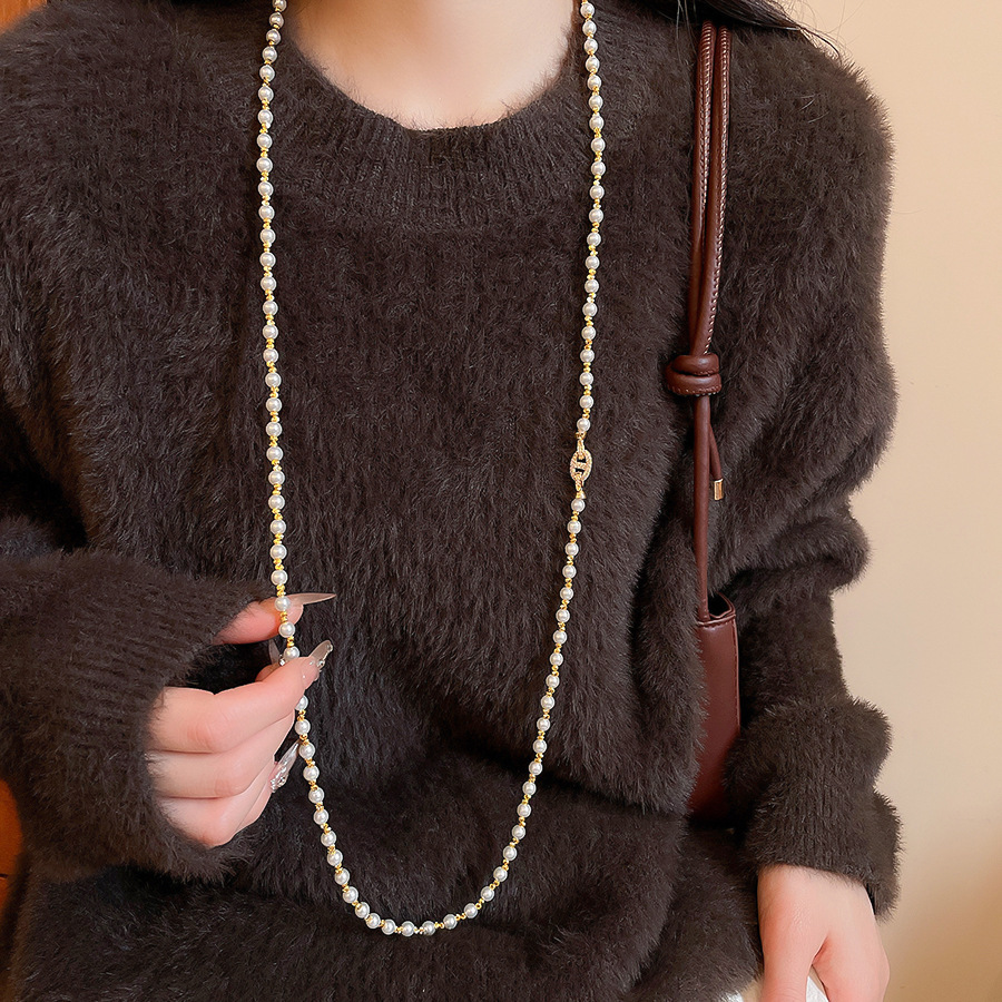 不規則な長いタイプの真珠のネックレスのフランス式の軽い豪華な気質のセーターのチェーンの小さい大衆のシンプルで高級感の項は卸売りの女性を飾ります。