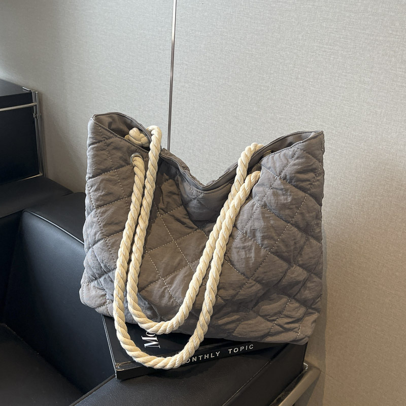 Otoño e invierno nuevo estilo ropa de algodón, bolso de hombro de trabajo de ocio simple de gran capacidad, bolso de viaje, bolso de mano, bolso de axila, mujer