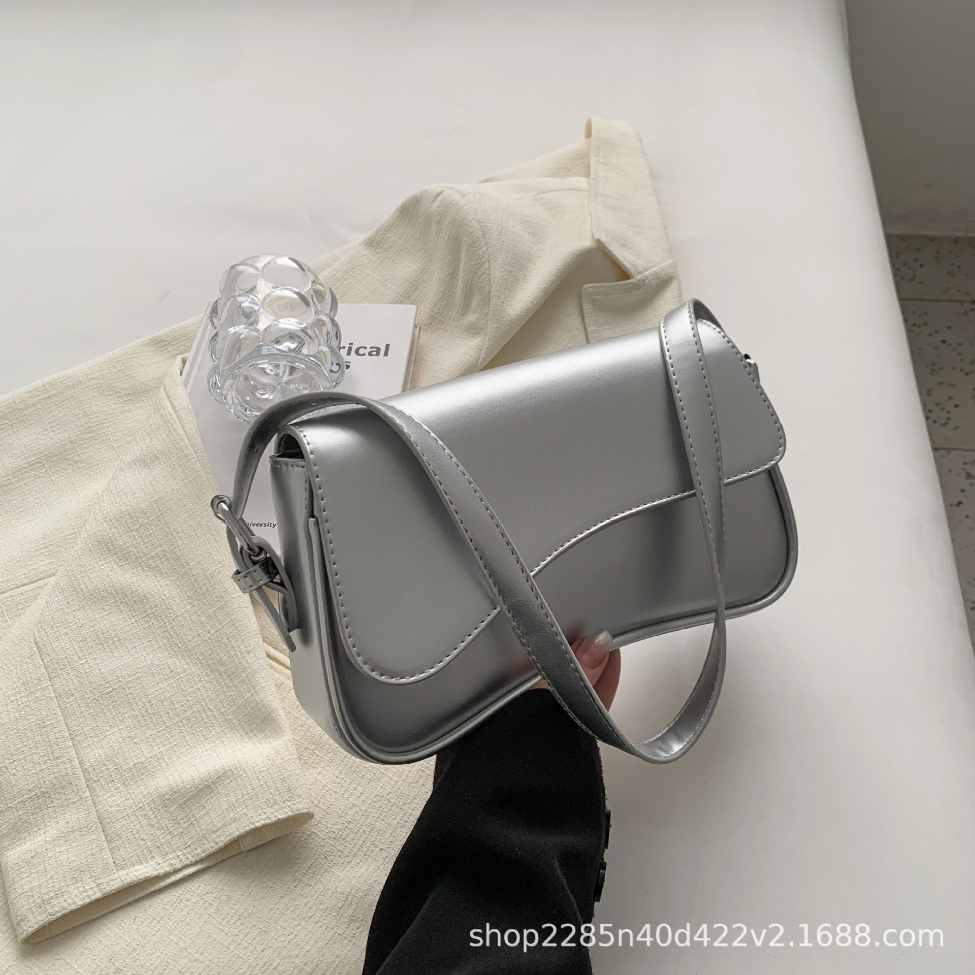 Bolso de hombro con hebilla magnética de nuevo estilo de alta calidad para viajar al trabajo, bolso de mujer simple de moda, bolso de axila, portátil diagonal