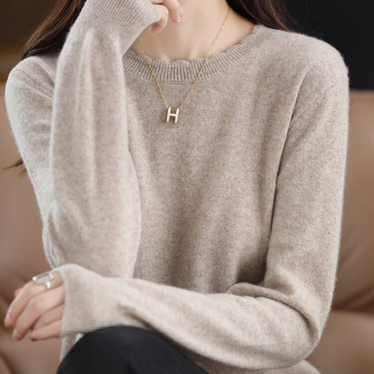 Soft and casual lace round-neck base shirt for women, new stylish autumn and winter long-sleeve knit sweater, loose fit in light beige Soft and casual lace round-neck base shirt for women, new stylish autumn and winter long-sleeve knit sweater, loose fit in light beige