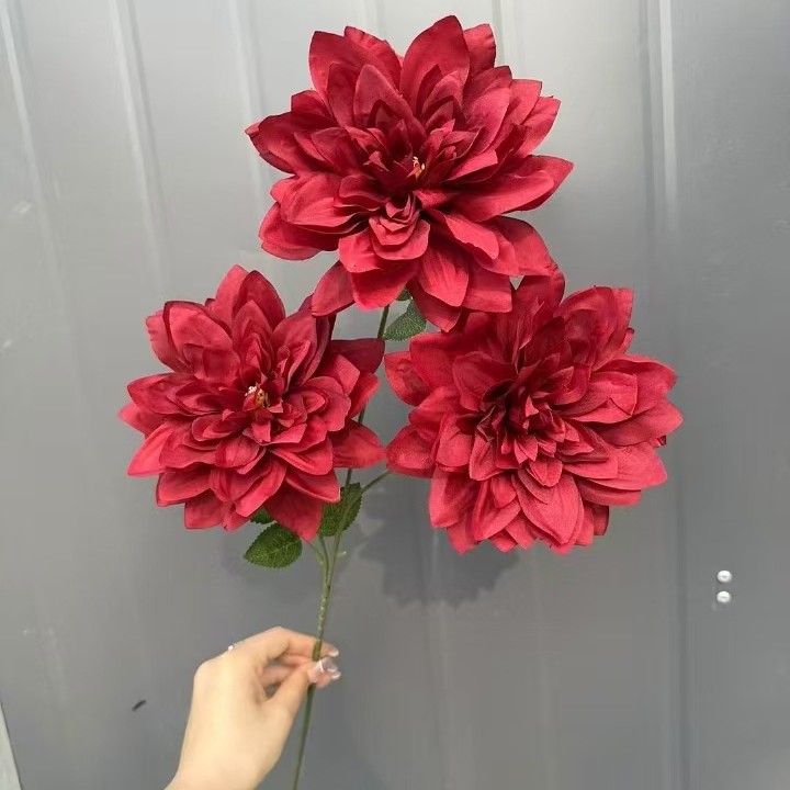 빨간색