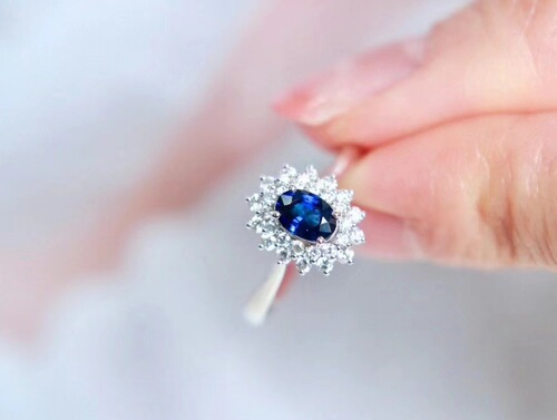 Silver-Plated, Diamond-Inlaid Blue Crystal Jewelry  
Three-Tiered Hand-Held Heart-Shaped Kradah Ring  
Hot-Selling Women's and Wedding Rings in European & American Styles