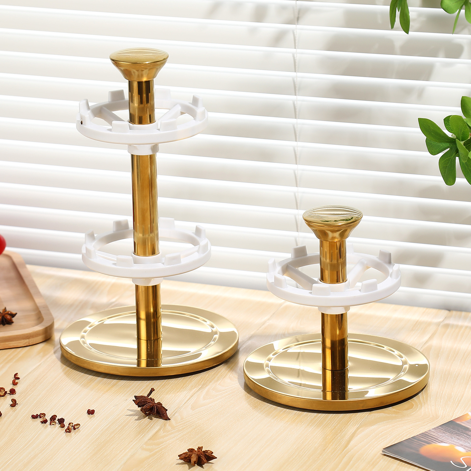 Estante de almacenamiento de condimento rotativo multifuncional para artículos de cocina domésticos de sal y salsa de soja para frascos de condimento