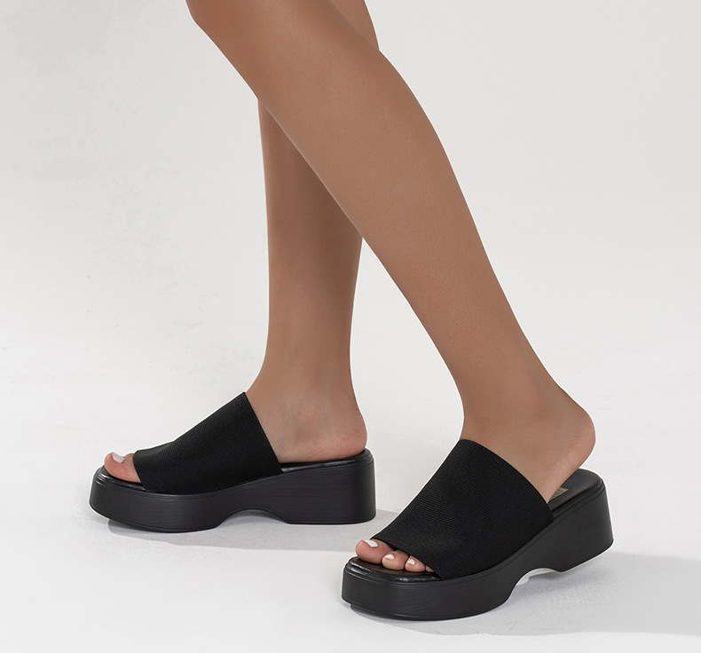 2023 Großhandel Flying Girl Hausschuhe Oberbekleidung Sommermode Lässig Bequem Muffin One Word Mittlerer Absatz Dickbesohlte Sandalen und Hausschuhe_voghion.com