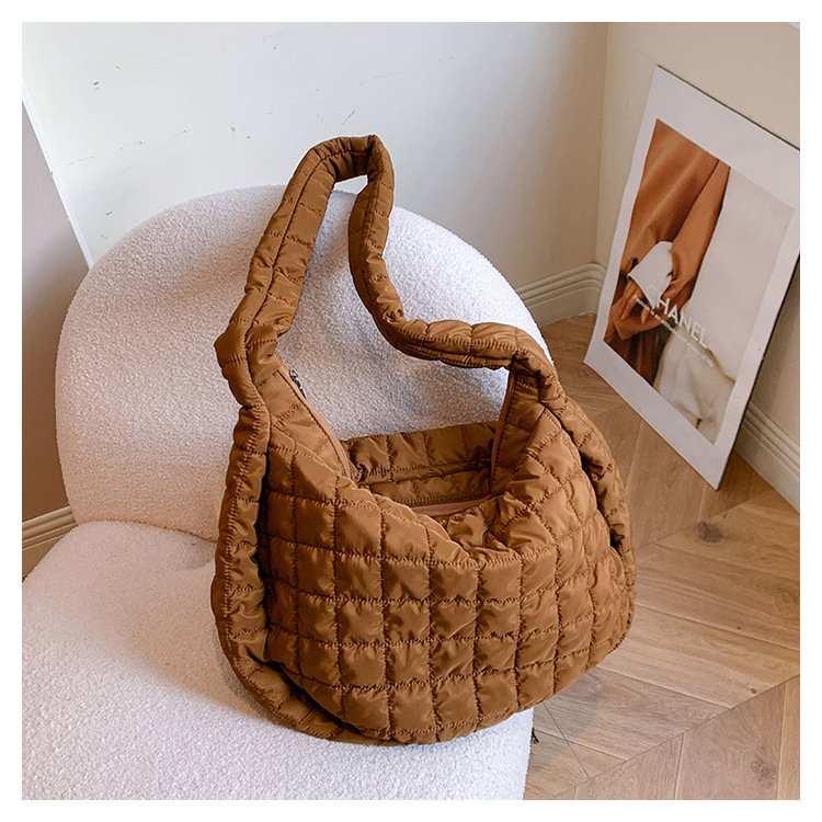 Femmes Grande Nylon Couleur Unie Vêtement De Rue Fermeture Éclair Sac En Forme De Nuage display picture 10