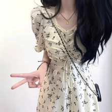 法式温柔碎花连衣裙女夏季高腰显瘦泡泡袖别致a字裙超仙气质长裙