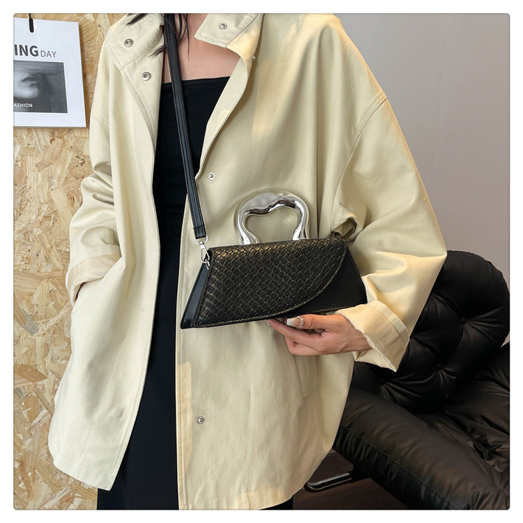 Crocodile patterned handbag for women 2024 new high-end niche design, personalized single shoulder crossbody square bag_voghion.com
