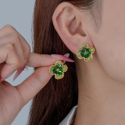 French springy fresh green forest-style earrings that highlight the face, floral stud earrings with unique design sense, wholesale earrings