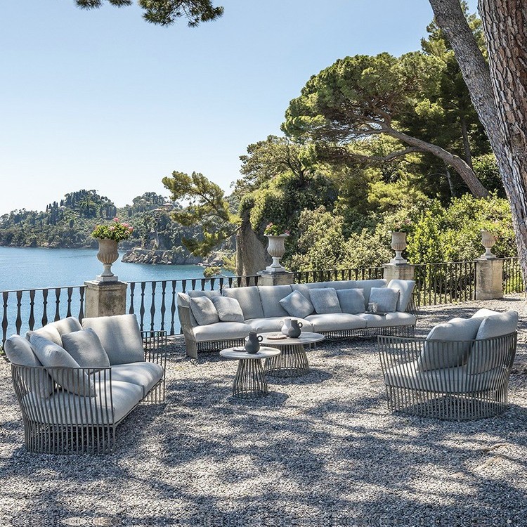 Outdoor leisure aluminum alloy sofa and coffee table set, American-style single-person furniture for guesthouses, courtyards, and hotels, waterproof and sun-resistant