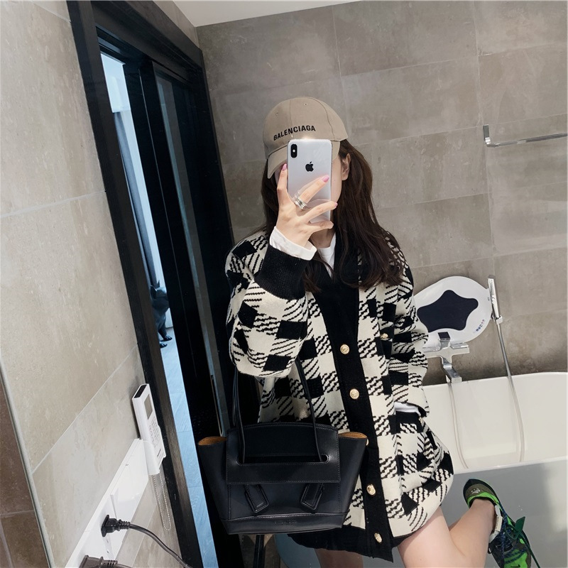 Autumn and Winter Lazy Black and White Plaid Loose V-Neck Long Sleeve Knitted Cardigan Sweater Women's Coat Mid-length Retro Outer Wear
