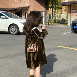 韩国童装2023女童秋节日款复古气质花瓣领墨绿金丝绒连衣裙公主裙
