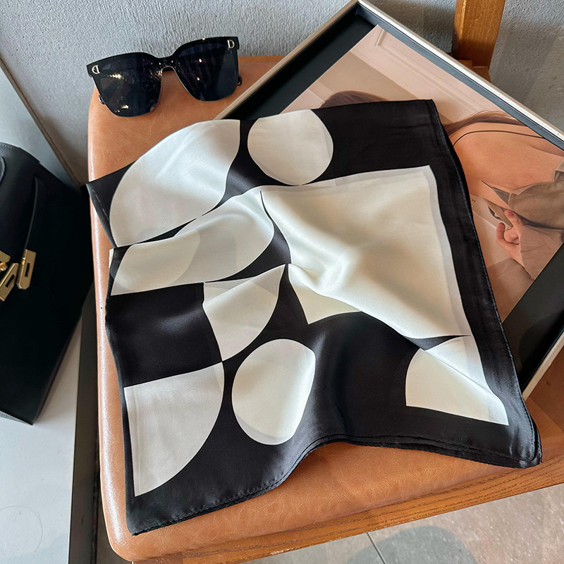 Bufandas de seda para mujeres 2025 primavera y otoño moda versátil temperamento minimalista 65cm bufandas de seda simuladas bufandas delgadas bufandas