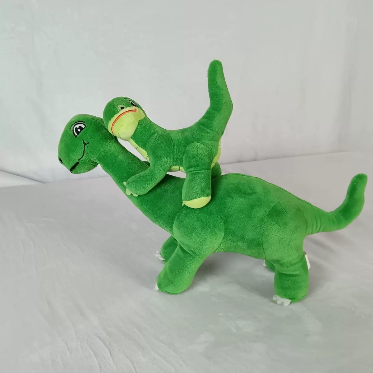 扬州新东旭工艺品原产地厂家生产设计定制母子恐龙毛绒玩具公仔