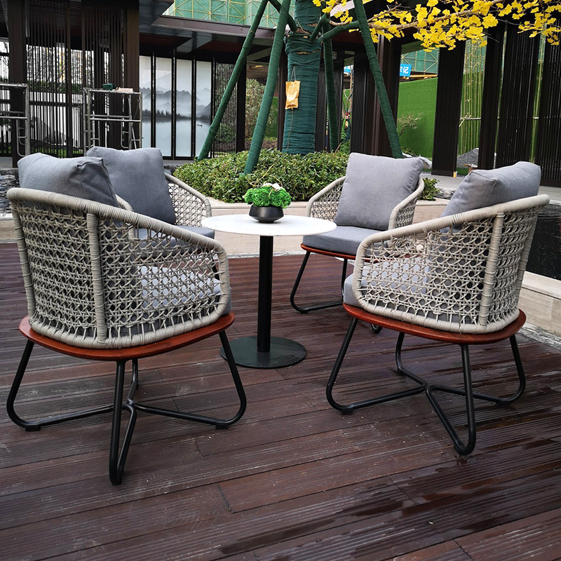 Mesas y sillas de ratán al aire libre Villa jardín al aire libre muebles de ocio balcón patio impermeable protector solar silla de ratán de tres piezas image 4