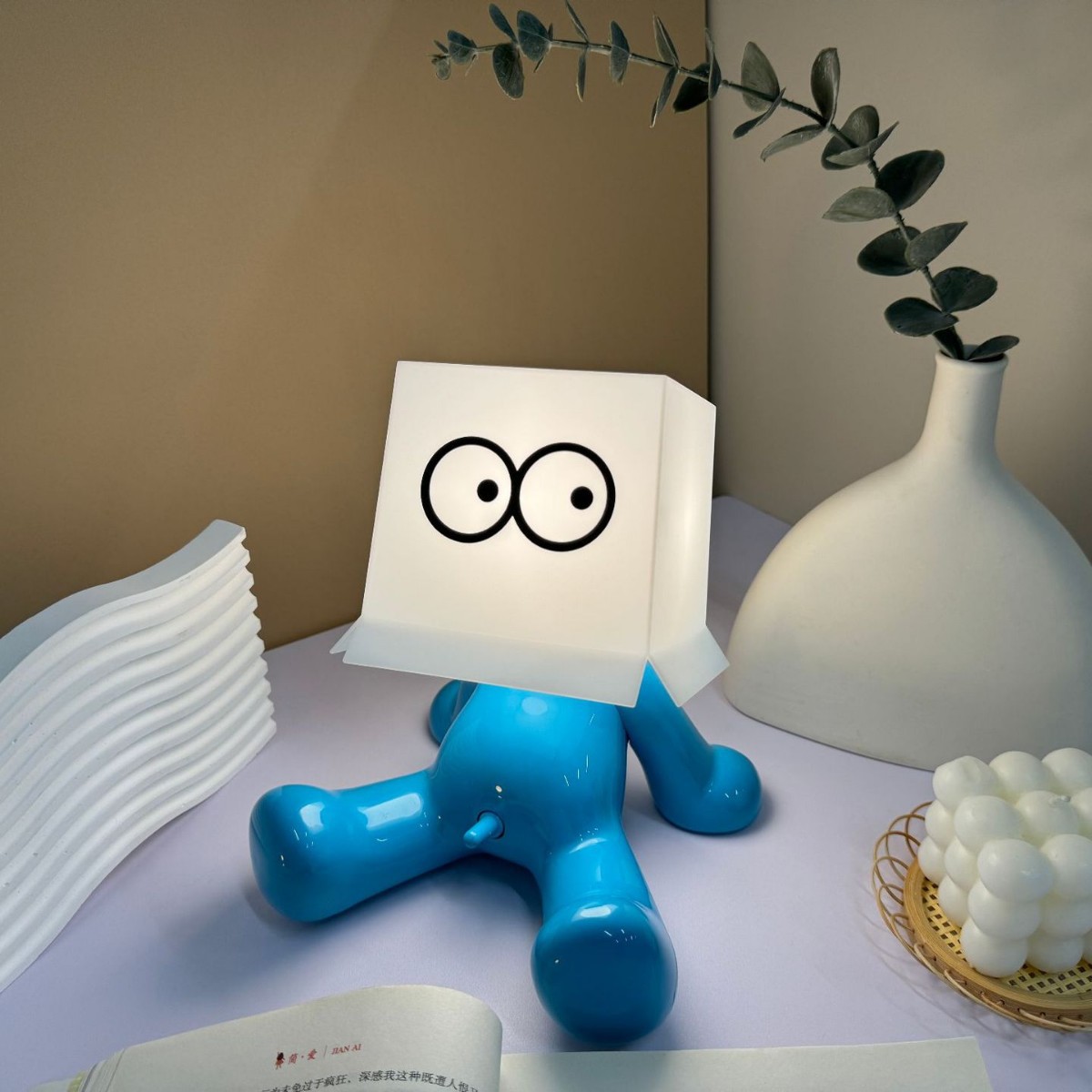 Sentado tímido niño lámpara de escritorio cara cuadrada tímida lámpara de noche regalo de carga creativa divertida lámpara de cabezal de cama divertida
