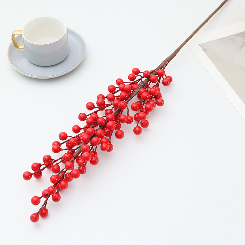 Decoración floral artificial con bayas rojas, arreglo festivo de Navidad o Año Nuevo