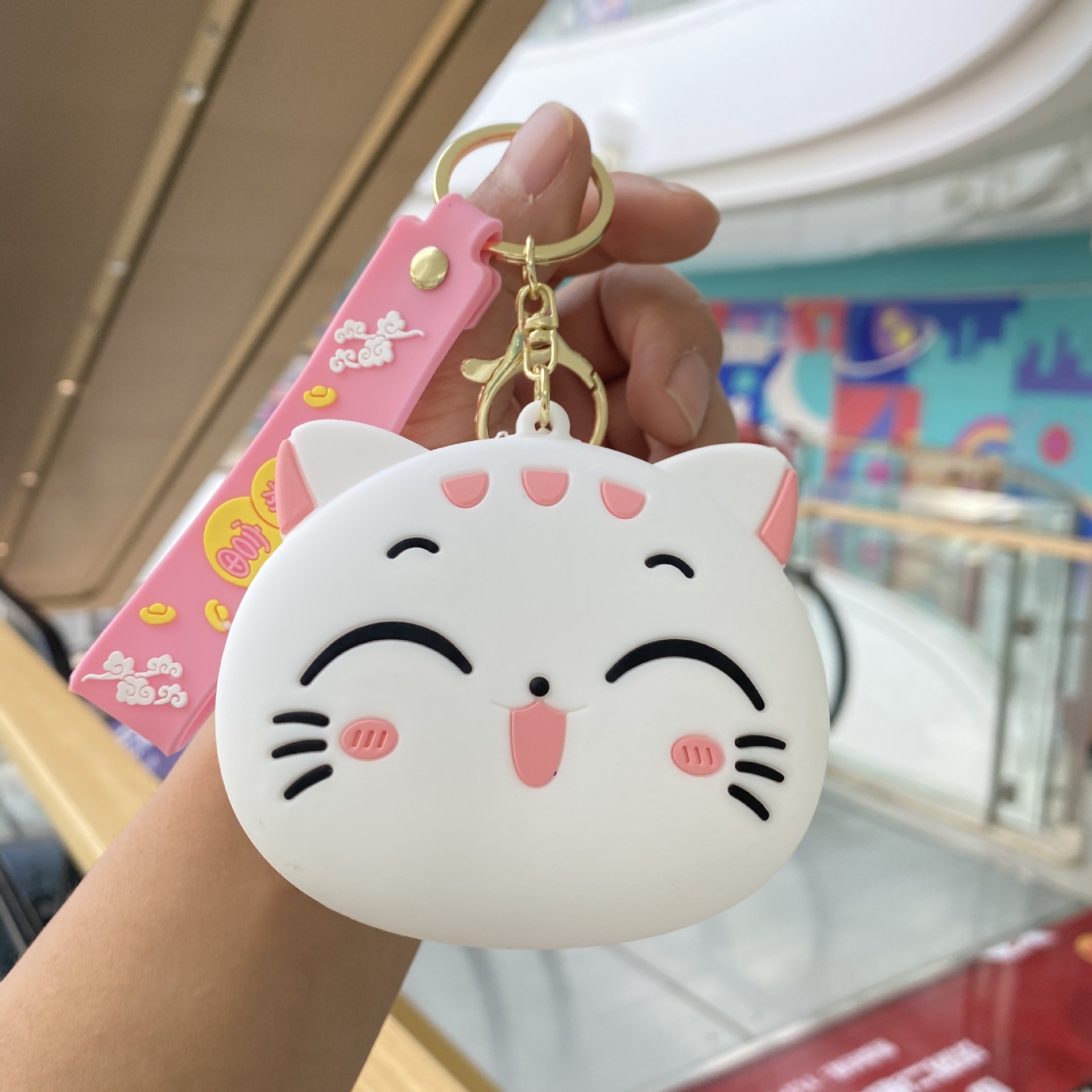 サンリオの小銭入れのキーホルダーが可愛いです。
