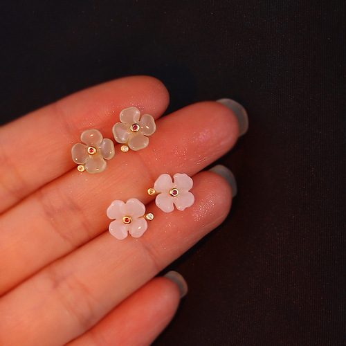  new four-leaf clover and field jade earrings for women, national style, versatile earrings, high-end fashion earrings