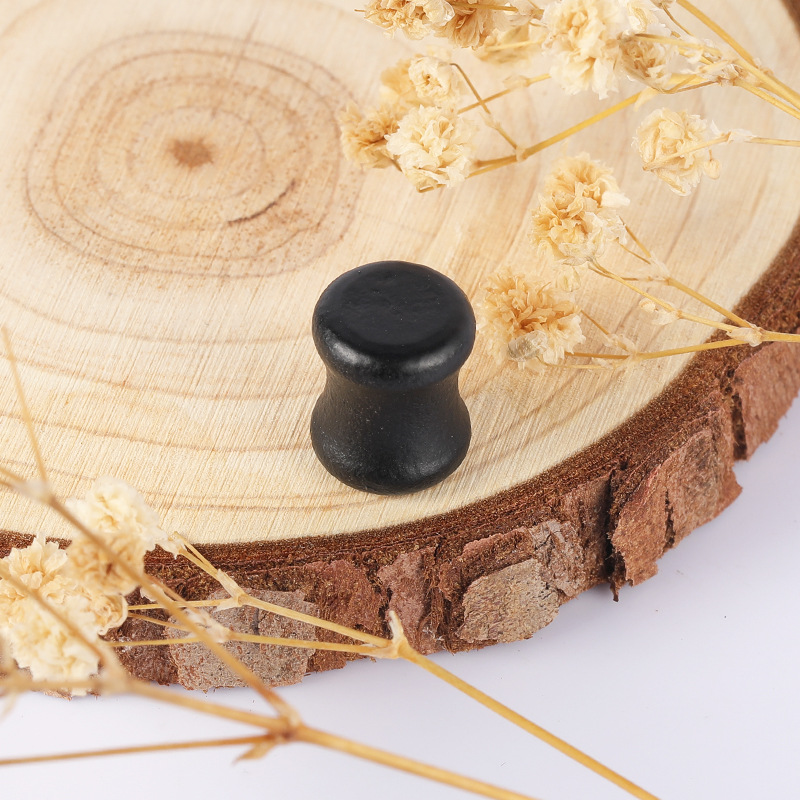 Pointed titanium steel lip stud product view