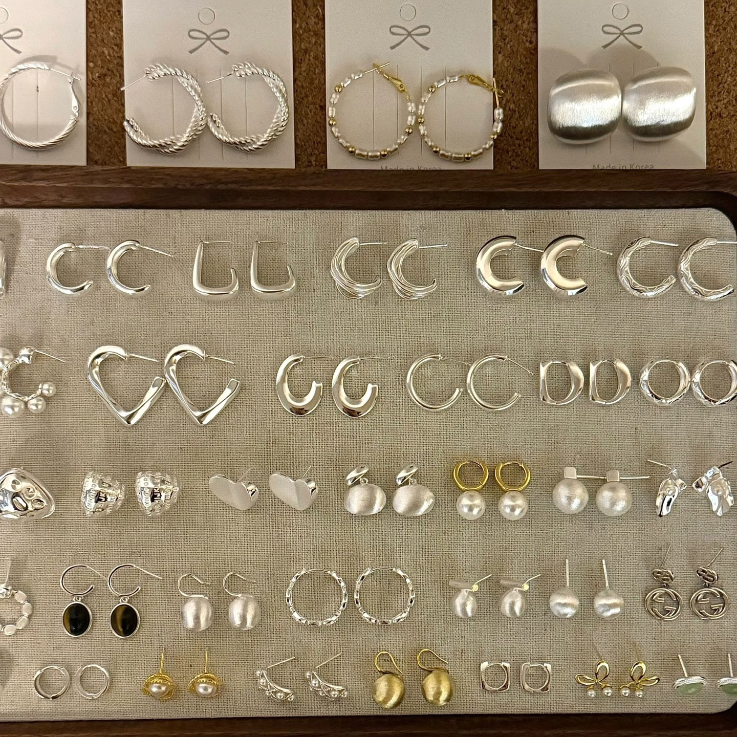 Nicho de diseño de pendientes accesorios coreanos dulces pernos de auriculares de niña de alta calidad conjunto de pernos de auriculares tapones de auriculares de lujo ligero clips de auriculares