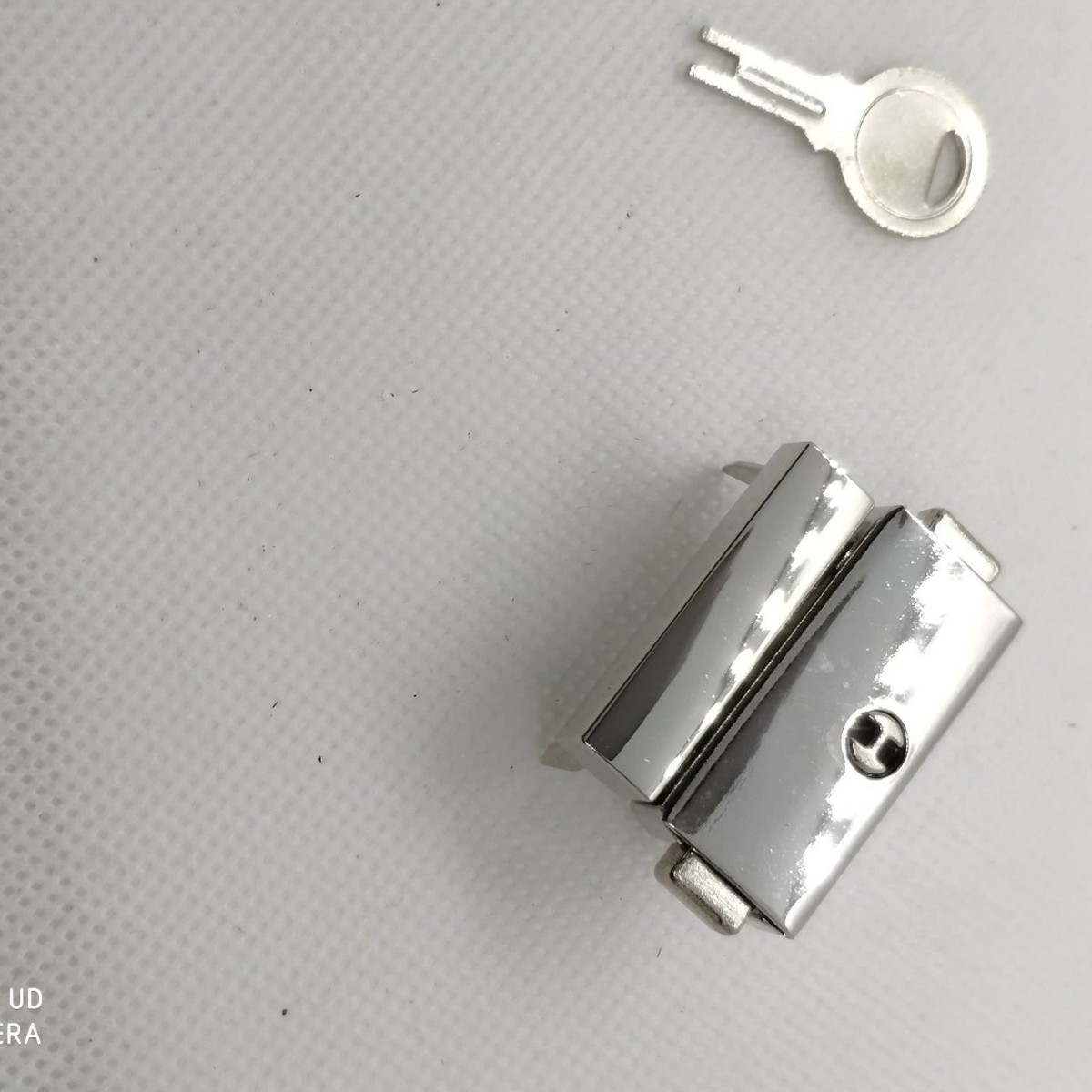 源头厂家 双边按锁锁扣厂家生产箱包锁挂金锁压铸锁扣七字合页