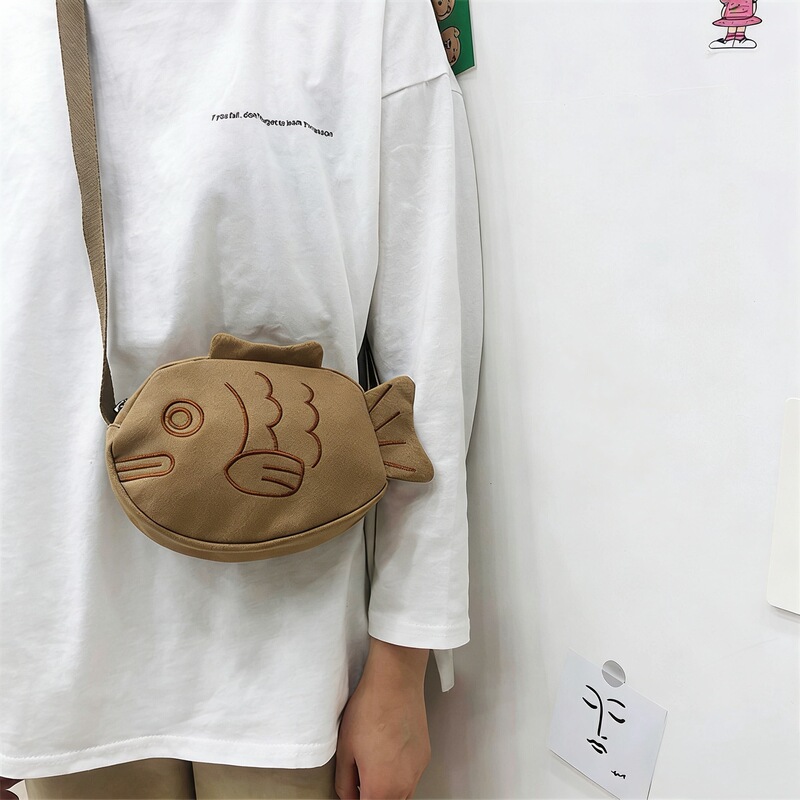2020 New Japanese Style Creative Cute Cartoon Ugly Fish Canvas Crossbody Bag Girly Soft Cute Embroidered Crossbody Bag