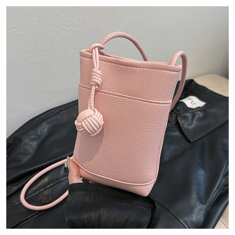 2024 Korean version new mobile phone ins crossbody small simple casual versatile mini woven ball bag_voghion.com
