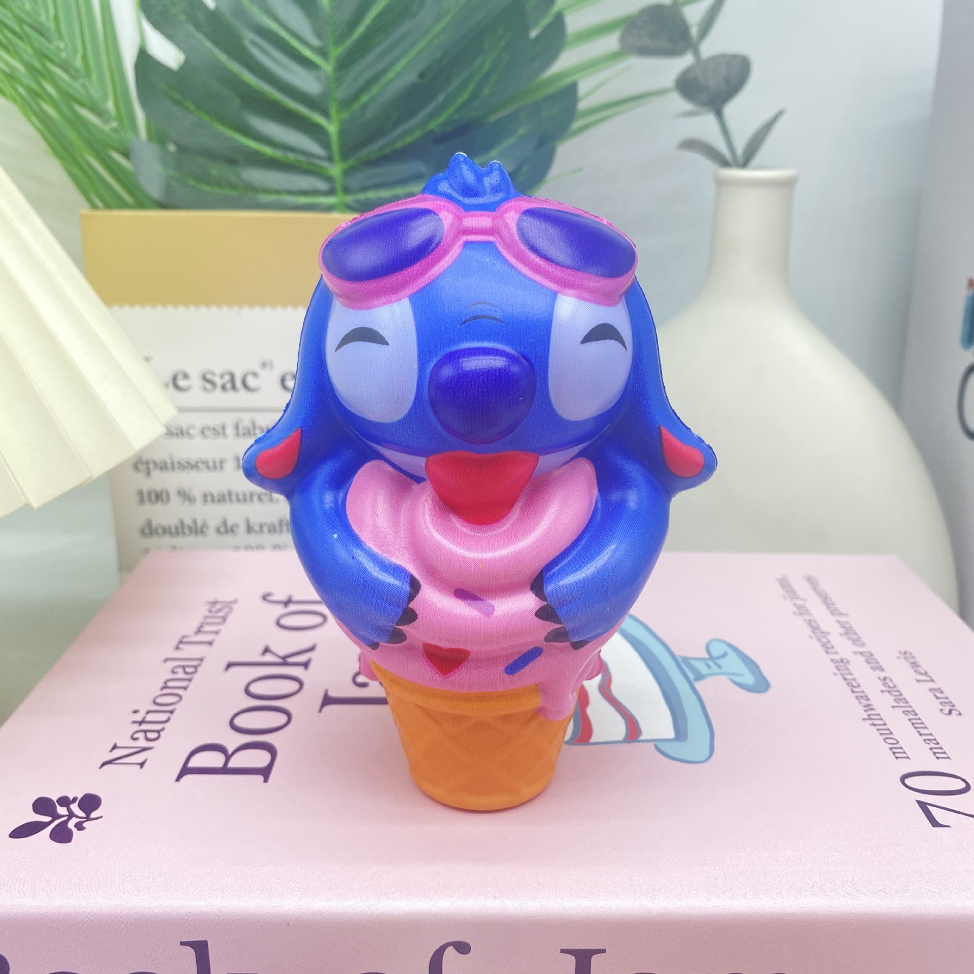 Jugues de helado pellizco Levinia Strawberry Bear Star Karby creativo muñeca de dulces adornos hechos a mano tres ojos