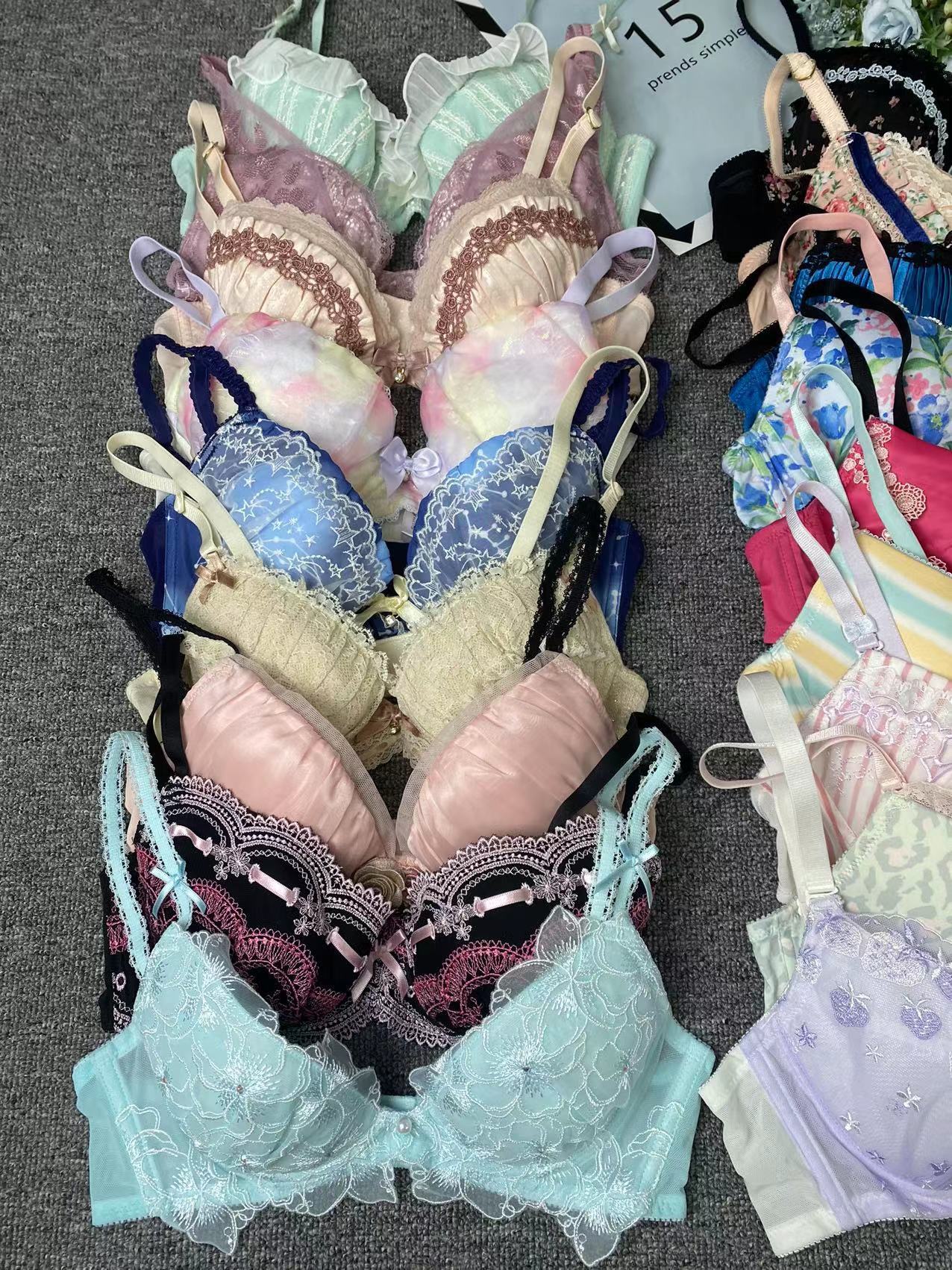 Japonés y coreano niñas sujetador diverso sujetador mixto stock cola bienes sujetador bordado de alta calidad extranjero solo sujetador